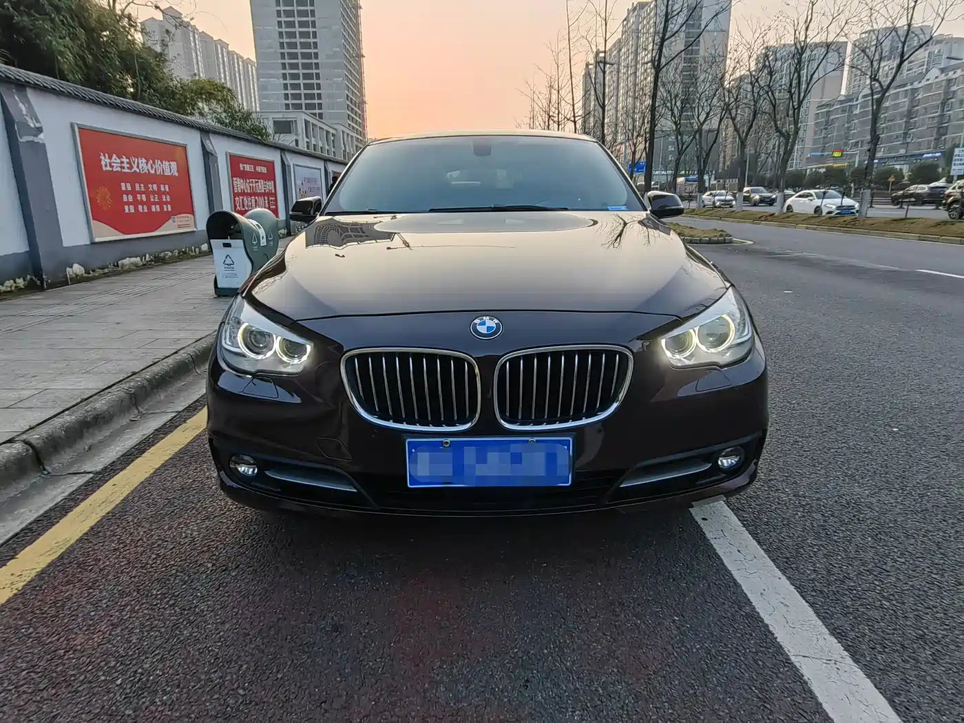 BMW 5 Series GT 2014 528i Leading фото 2