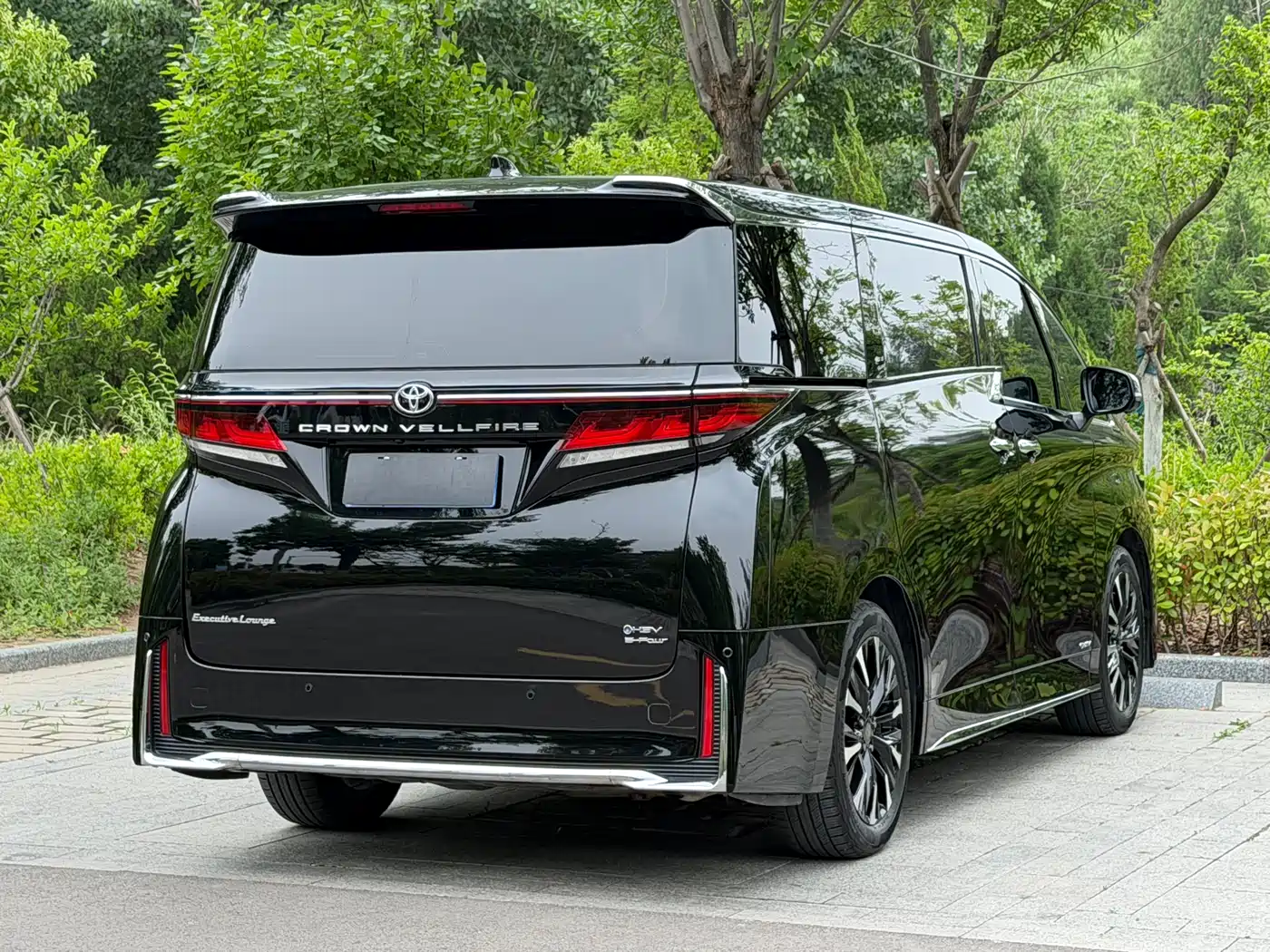 Toyota Vellfire 2024 Crown Hybrid 2.5L Executive Premium Edition фото 6