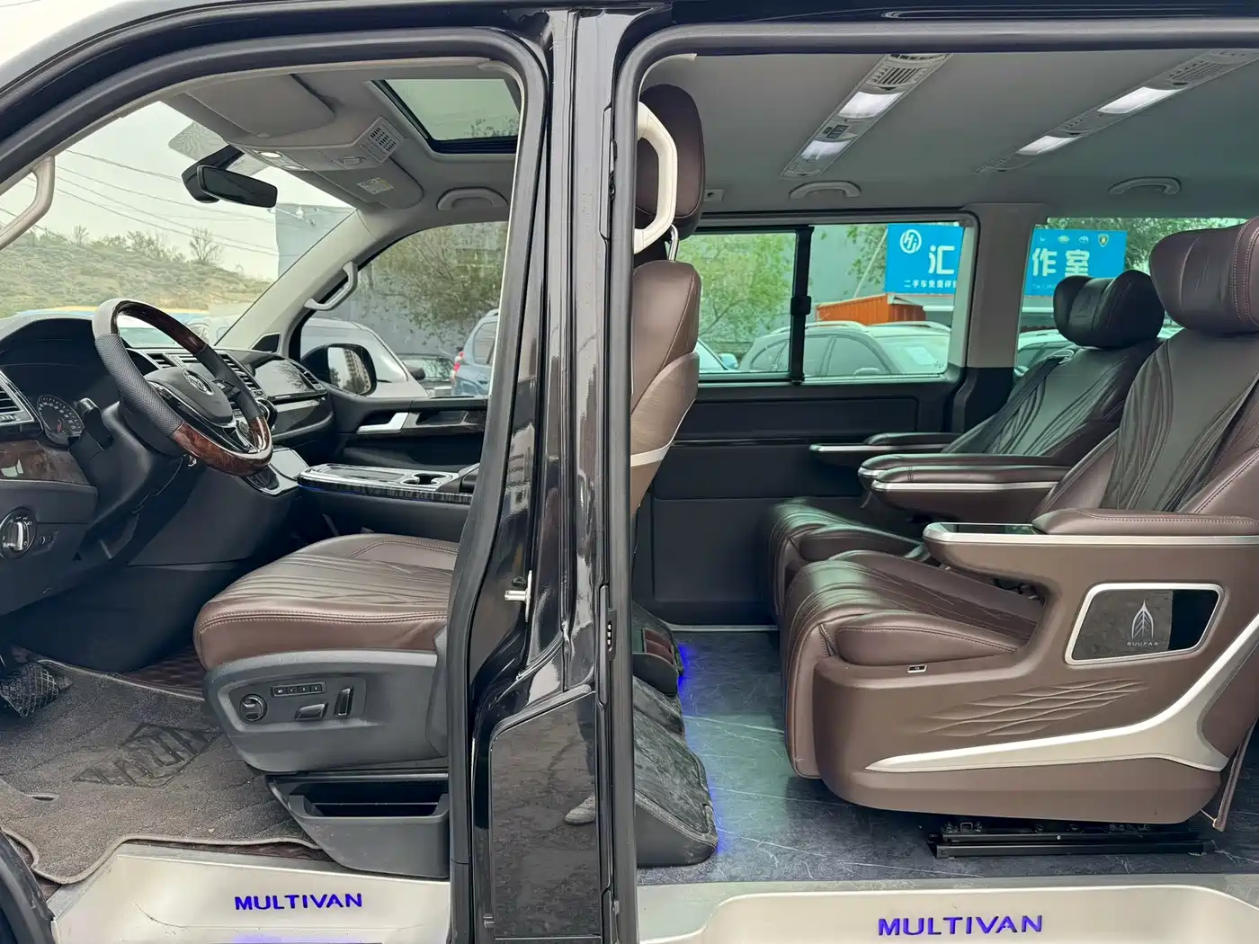Volkswagen Multivan 2019 2.0TSI 4WD Premium 7-seater фото 6