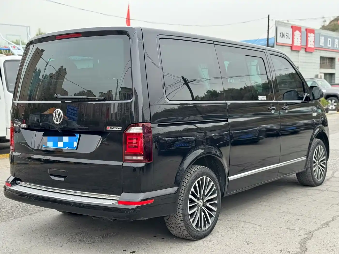 Volkswagen Multivan 2019 2.0TSI 4WD Premium 7-seater фото 9