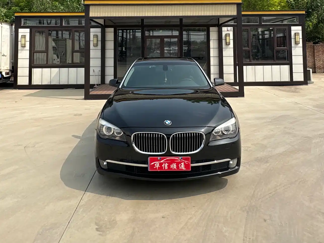 Photo 2 - BMW 7 Series