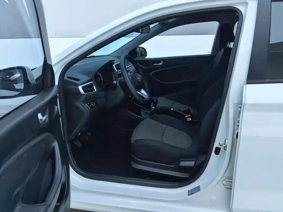 Hyundai Verna 2019 2017 1.4L Manual Renewal Edition China VI