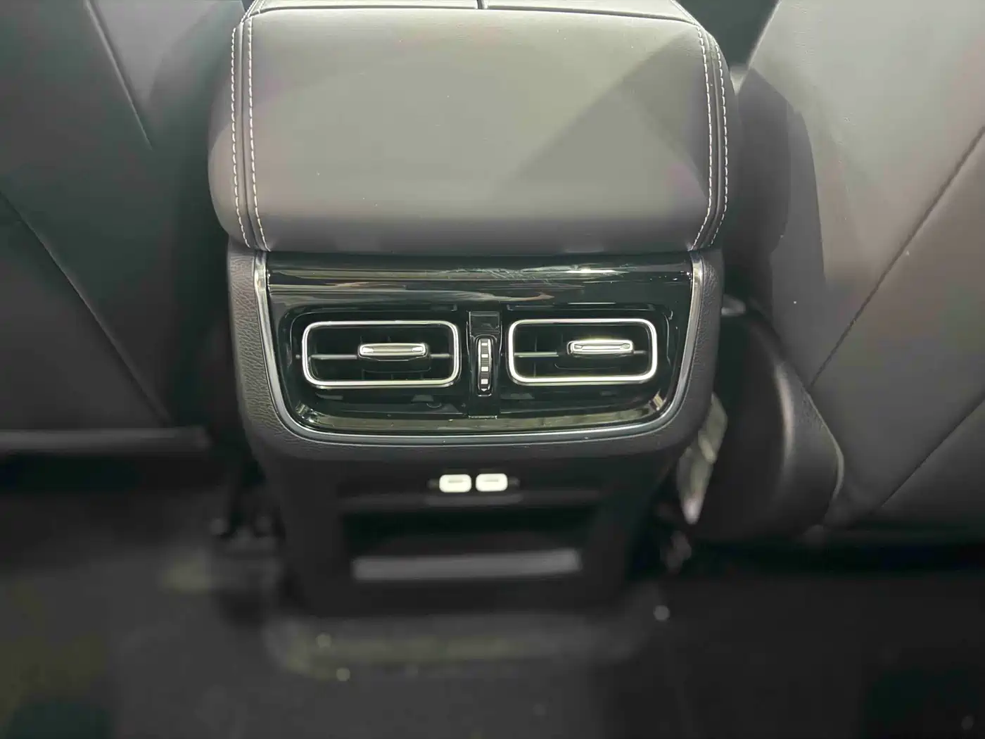GAC Trumpchi Trumpchi GS8 2025 Pilot Series 2.0TGDI 2WD Luxury Edition 5-seater фото 12