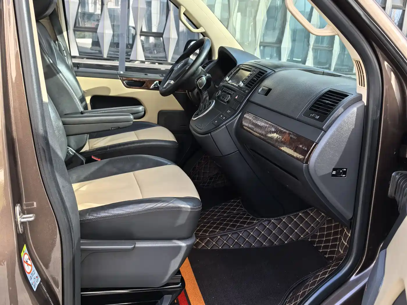 Volkswagen Multivan 2015 2.0TSI AWD 65th Anniversary Limited Edition фото 20