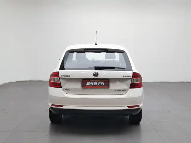 Škoda Skoda Rapid Spaceback 2016 Facelift 1.6L Manual Innovation Edition — фото 4