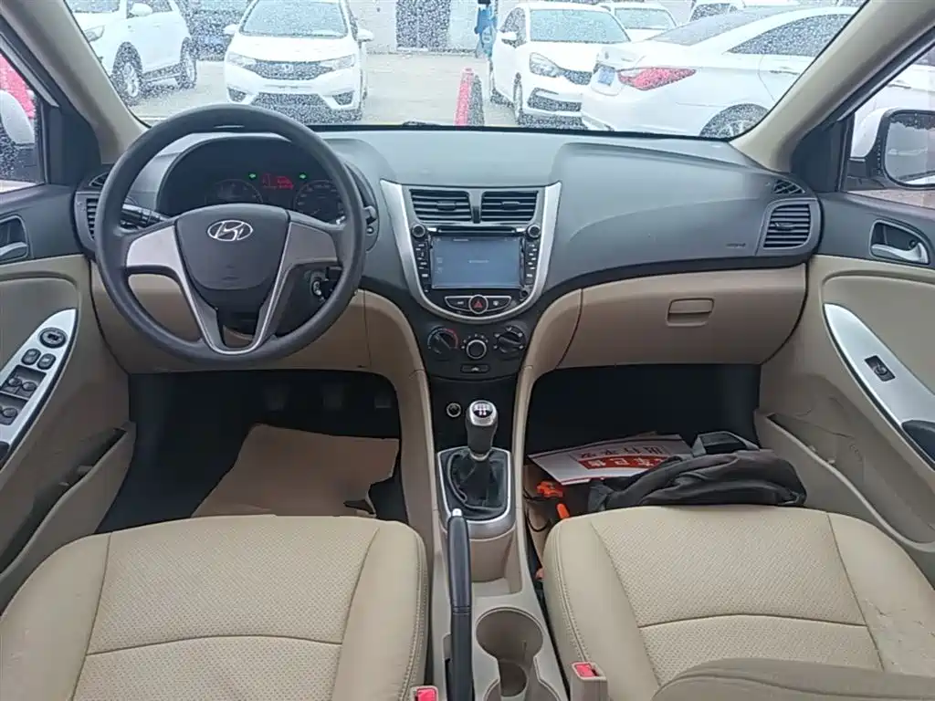 Hyundai Verna 2014 1.4L Manual Smart GLS фото 10