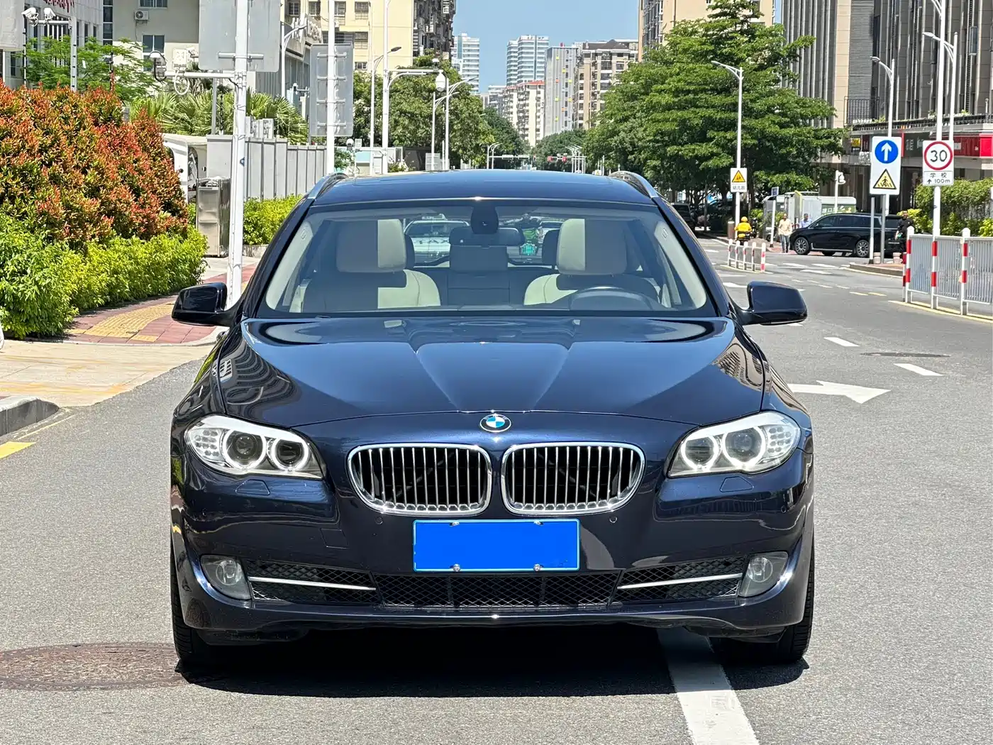 BMW 5 Series (Import) 2012 530i Leading Touring Edition фото 2