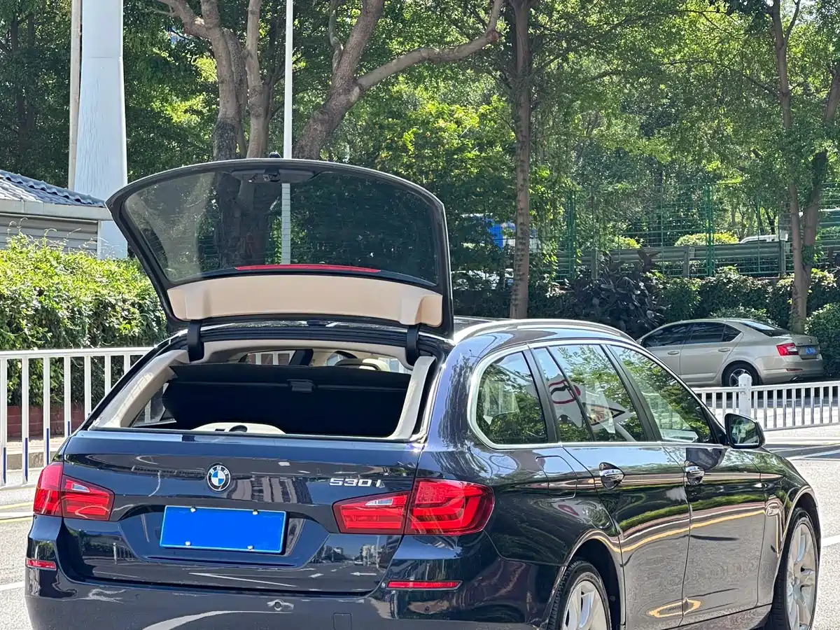 BMW 5 Series (Import) 2012 530i Leading Touring Edition фото 5
