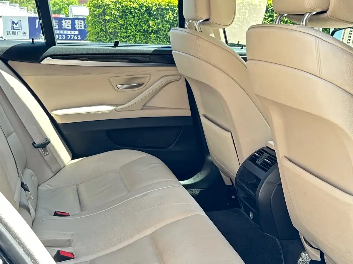 BMW 5 Series (Import) 2012 530i Leading Touring Edition фото 9