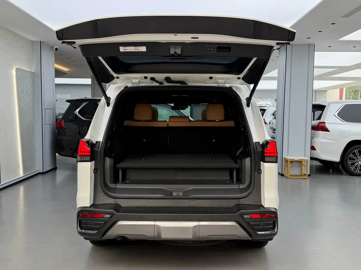 Lexus LX 2025 2025 700h Leading Edition