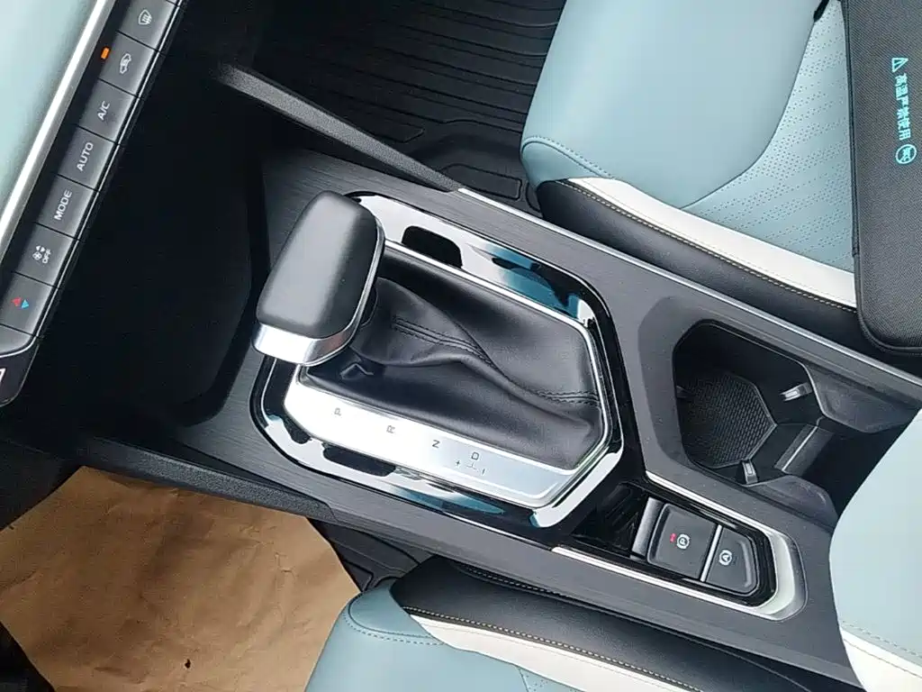 Фото 14 - Geely Emgrand S