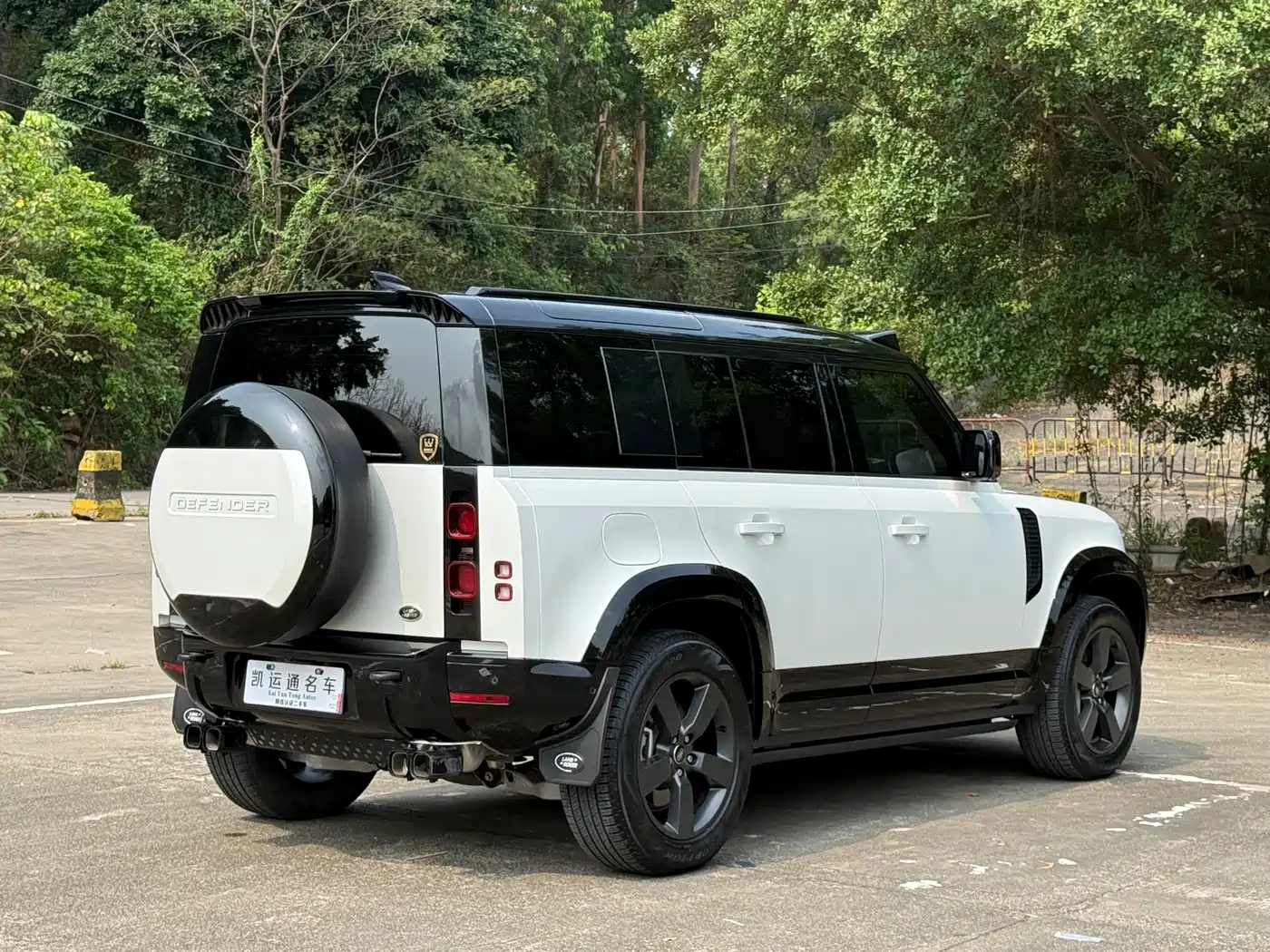 Land Rover Defender 2025 110 3.0T P400 -Dynamic HSE фото 13