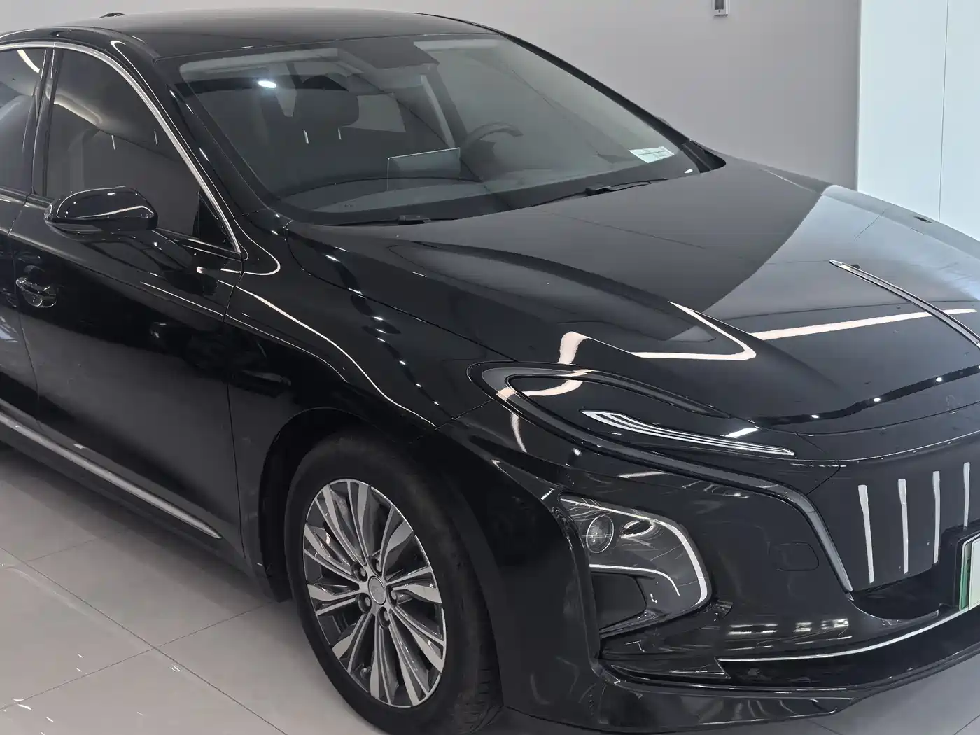 Hongqi E-QM5 2022 431km Charging Enjoyment Edition фото 14