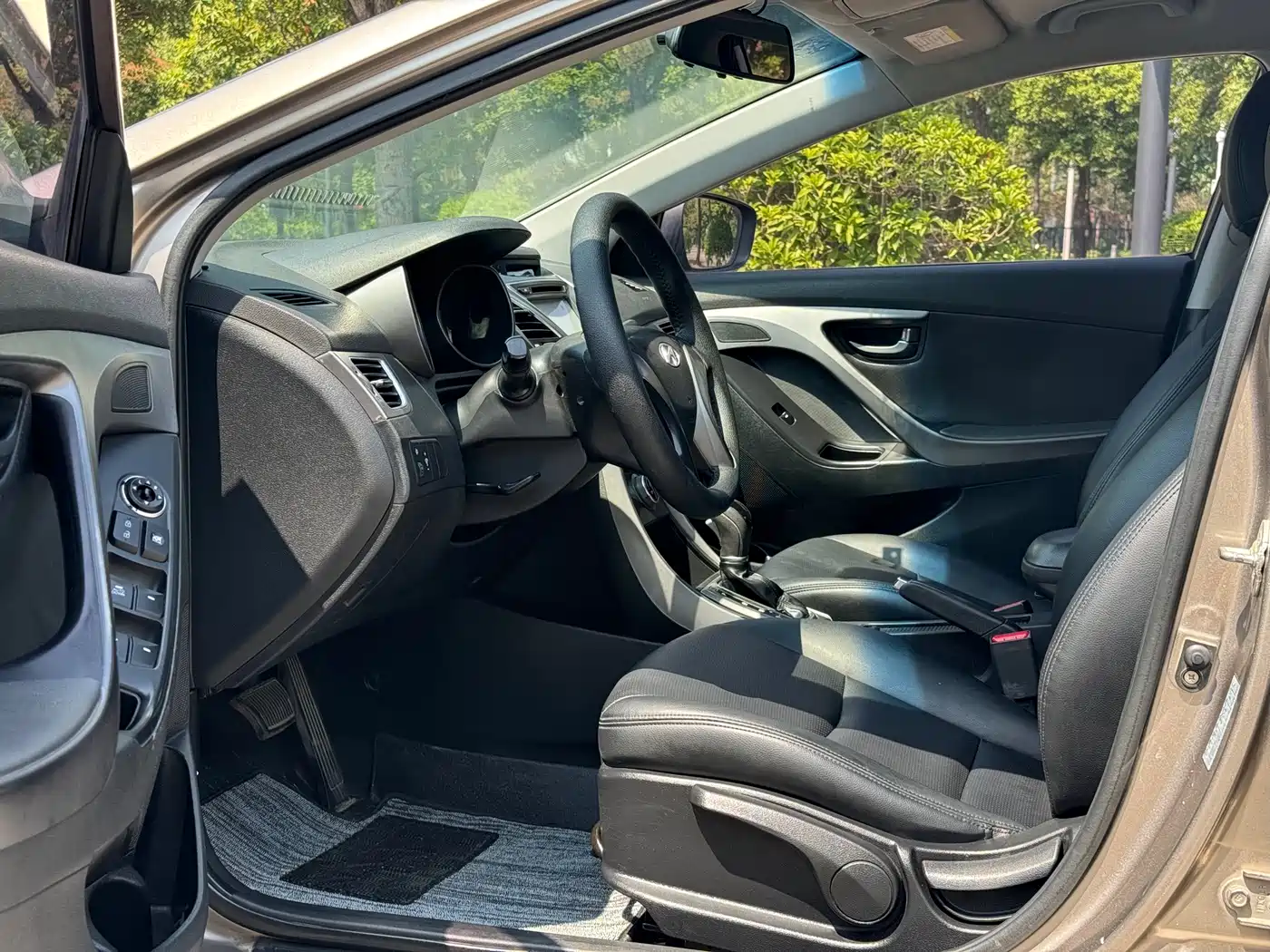 Hyundai Langdong 2015 1.6L Auto Trend фото 8