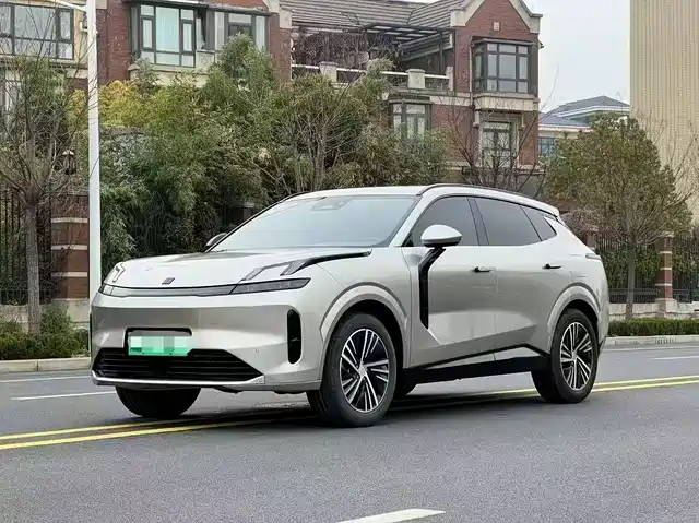  Lynk & Co Lynk & Co 08 EM-P 2023 120km Long Range Halo