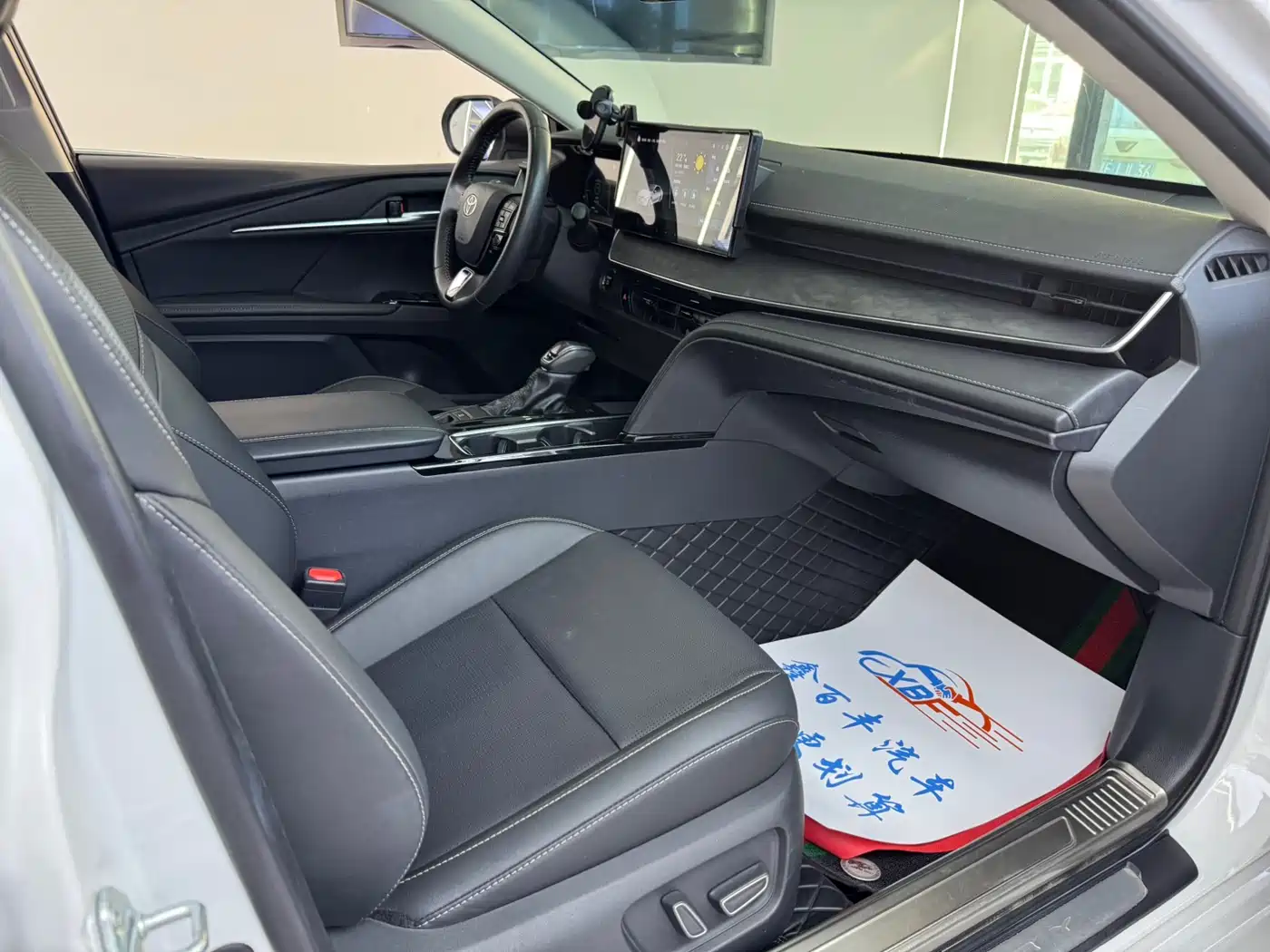 Toyota Camry 2024 Hybrid 2.0HG Premium Edition фото 6