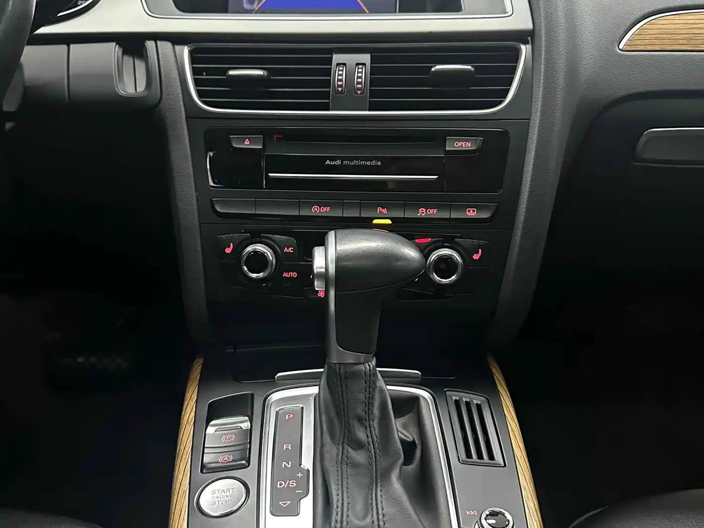 Фото 10 - Audi A4L