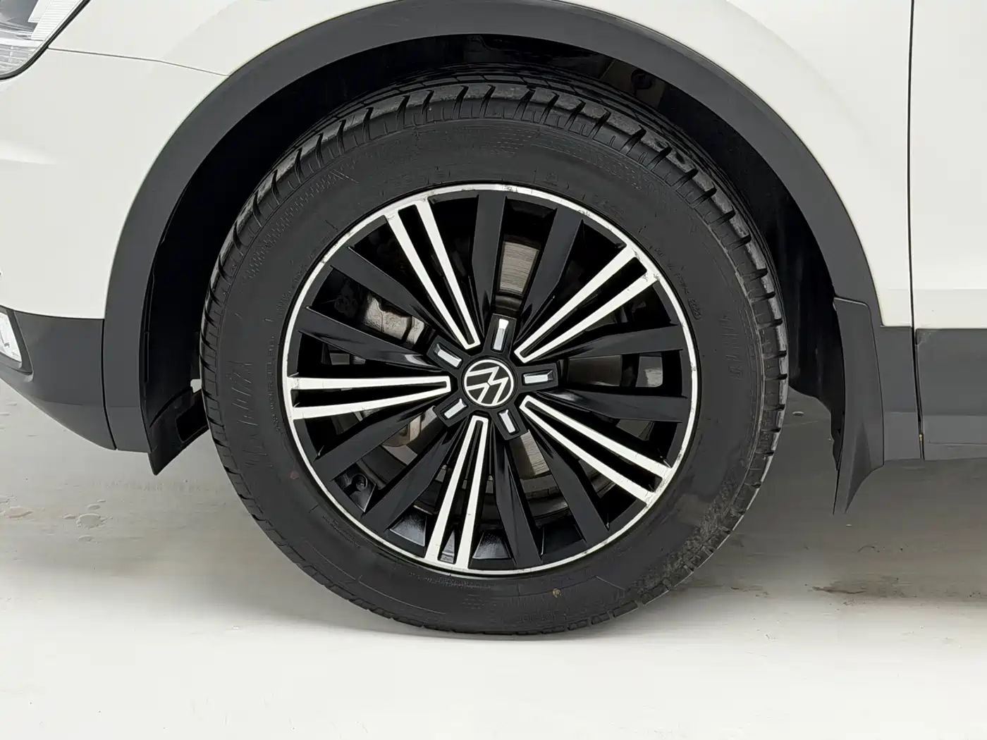 Volkswagen Tiguan L 2021 330TSI Automatic 2WD Smart фото 8