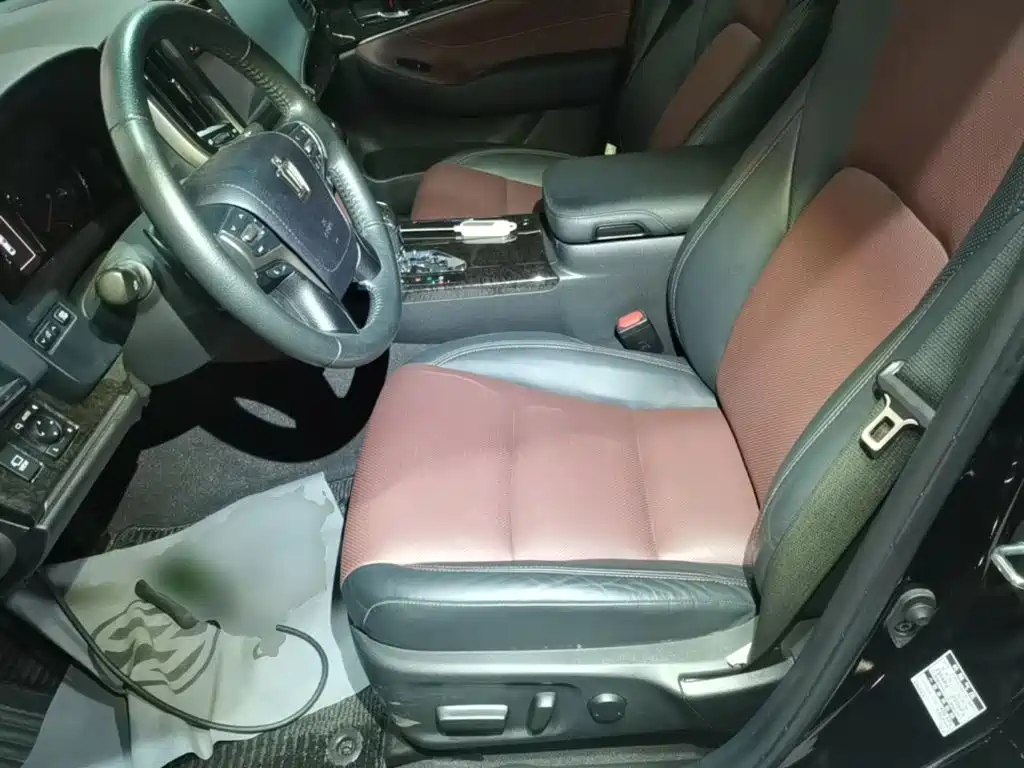 Фото 15 - Toyota Crown