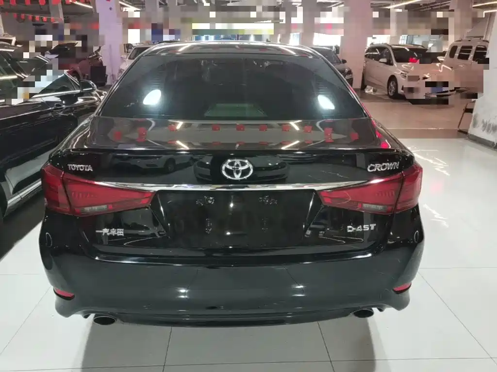 Фото 6 - Toyota Crown