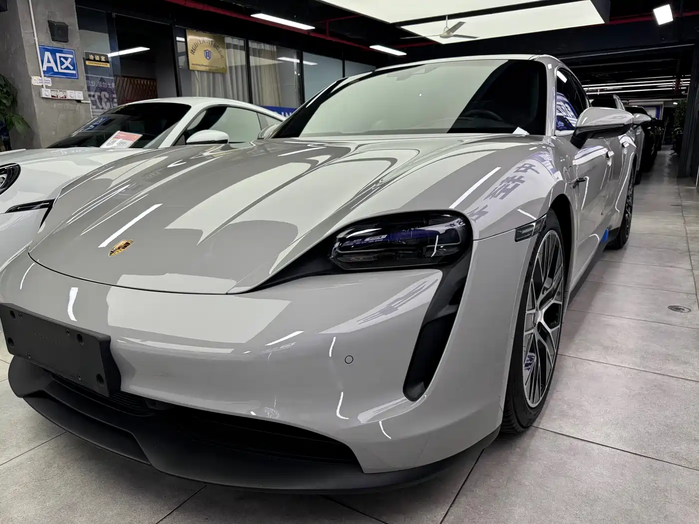 Porsche Taycan 2022 Taycan