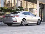 Photo 3 - Lexus ES