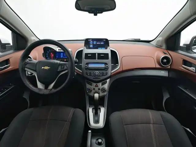 Chevrolet Aveo 2011 Hatchback 1.6L AT SX — фото 5