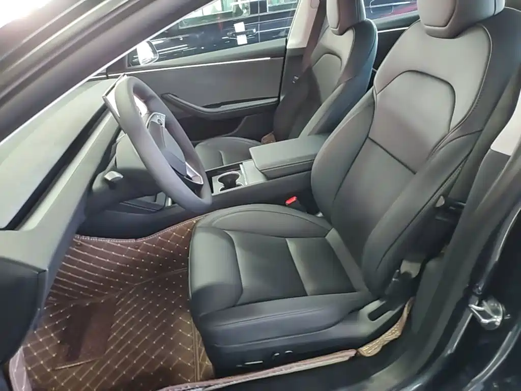 Tesla Model 3 2026 2025 Model Year Facelift Rear-Wheel Drive