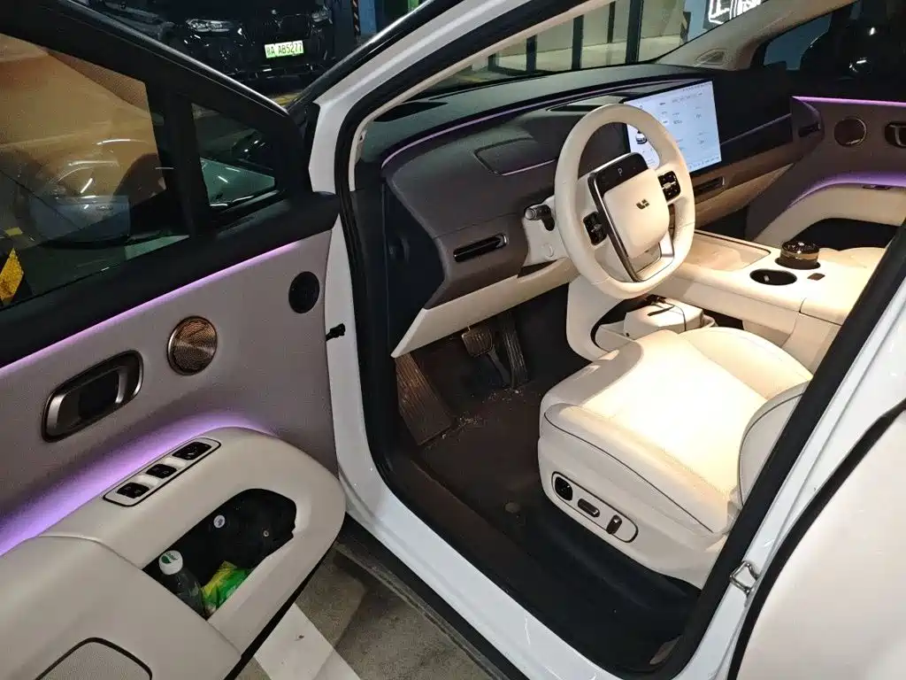 Li Auto Li i8 2025 2025 Standard Edition