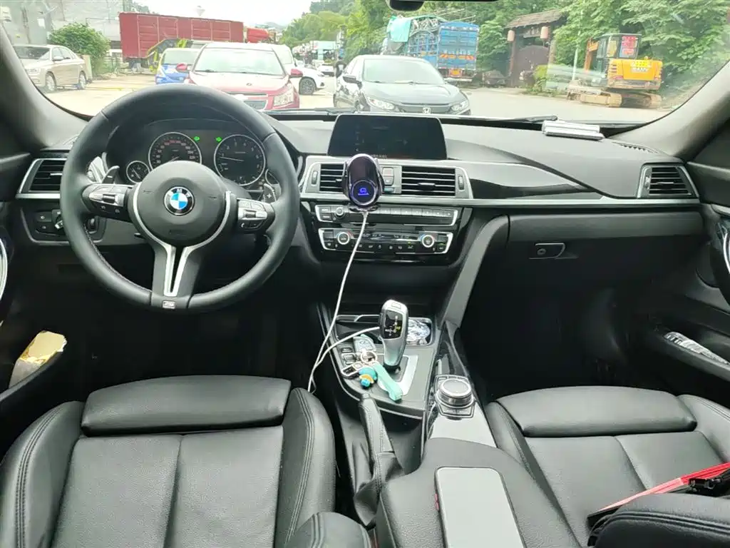 BMW 3 Series GT 2019 320i Fashion Model фото 10