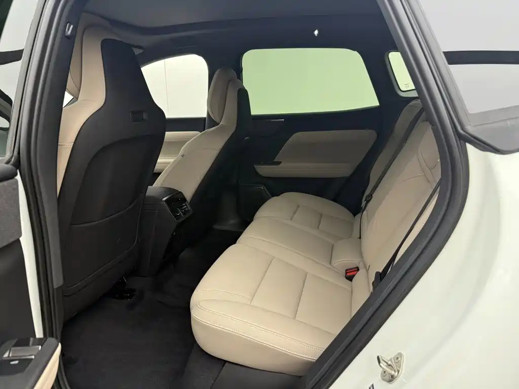 Volvo XC70 Plug-in Hybrid 2026 2026 4WD Ultra Long Range Plus