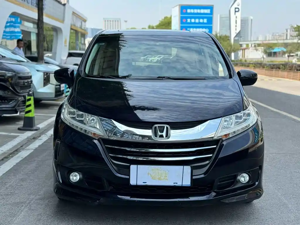 Фото 2 - Honda Odyssey