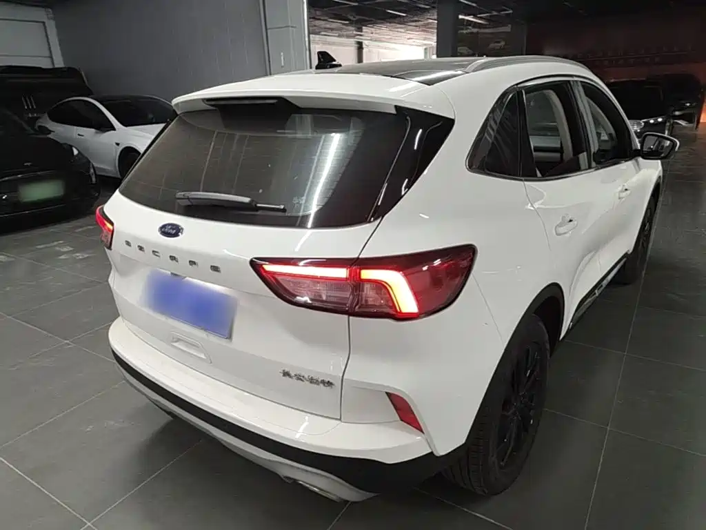 Фото 7 - Ford Escape