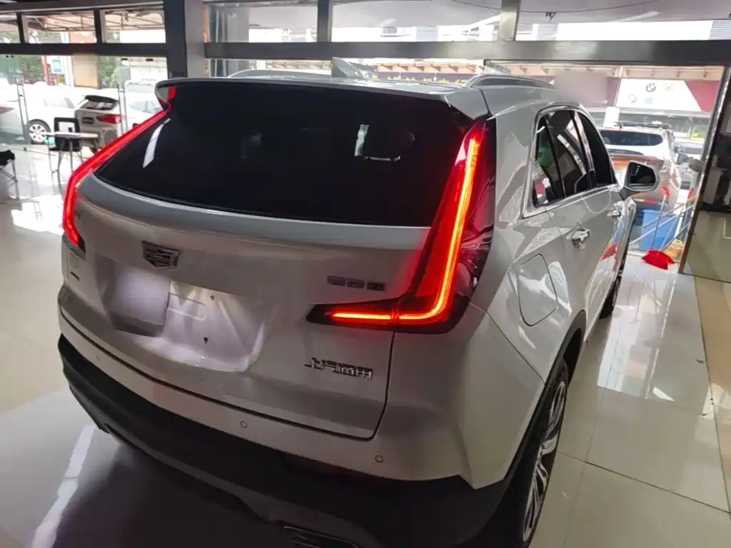 Cadillac XT4 2018 2018 28T AWD Platinum Edition