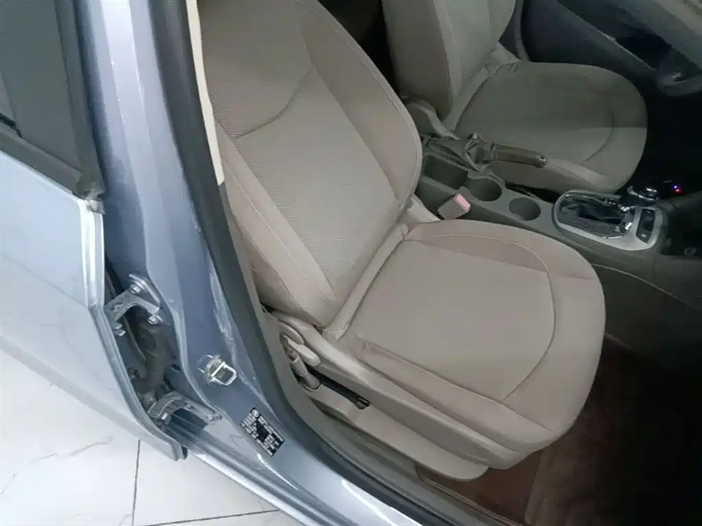 Chevrolet Cruze 2015 1.5L Automatic Fashion Navigation Edition фото 25