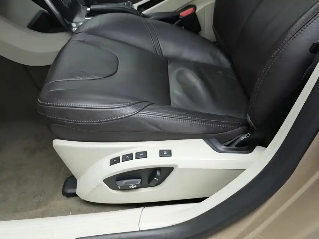 Фото 20 - Volvo V40