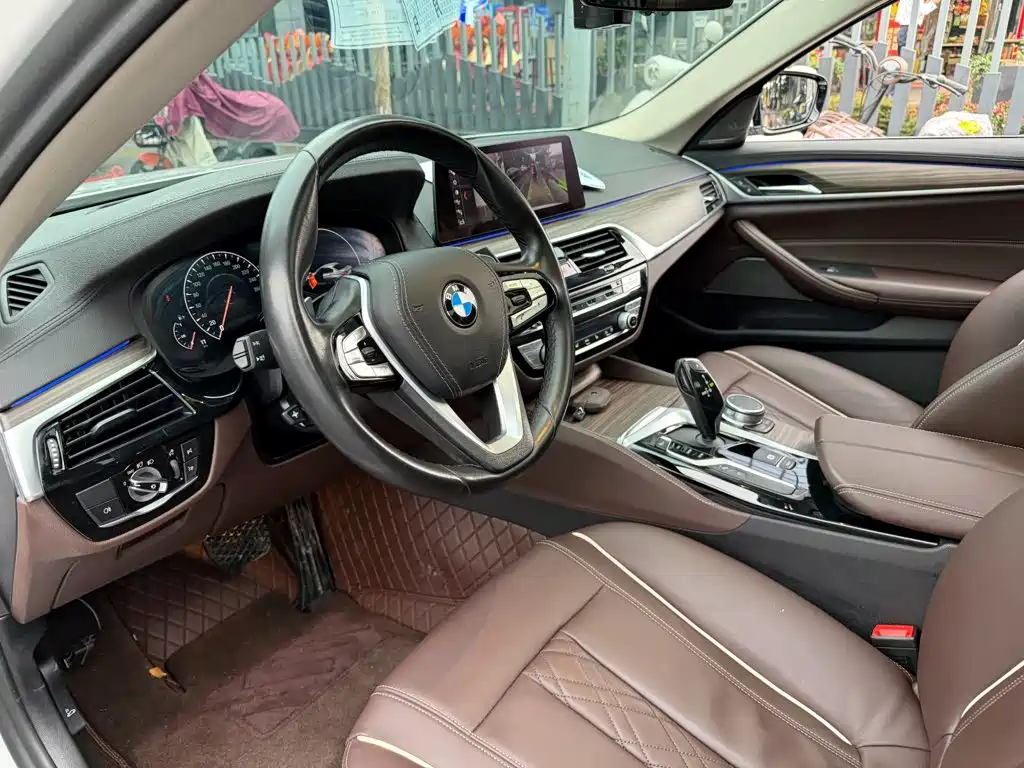 Photo 7 - BMW 5 Series