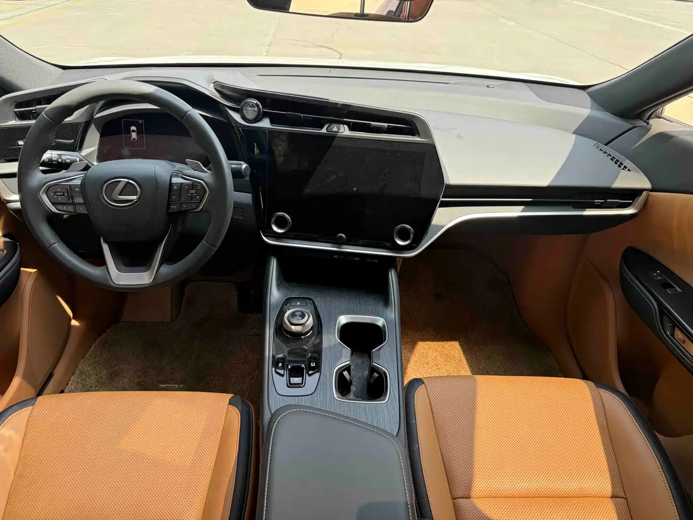 Lexus RZ 2023 450e 4WD Deluxe фото 6