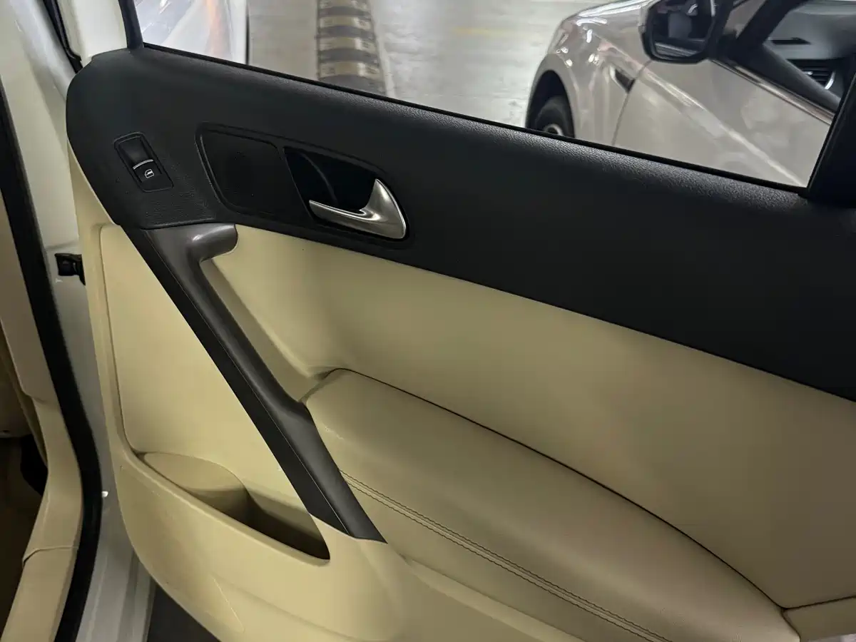 Volkswagen Tiguan 2012 1.8TSI Automatic 4WD Trend Edition фото 12
