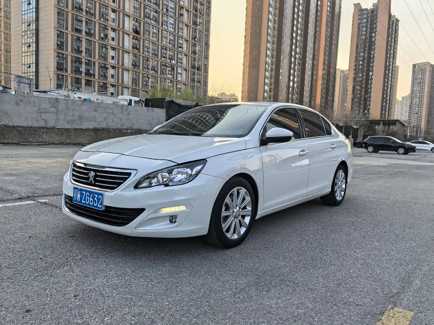 Peugeot 408 2014 1.8L Automatic Luxury Edition