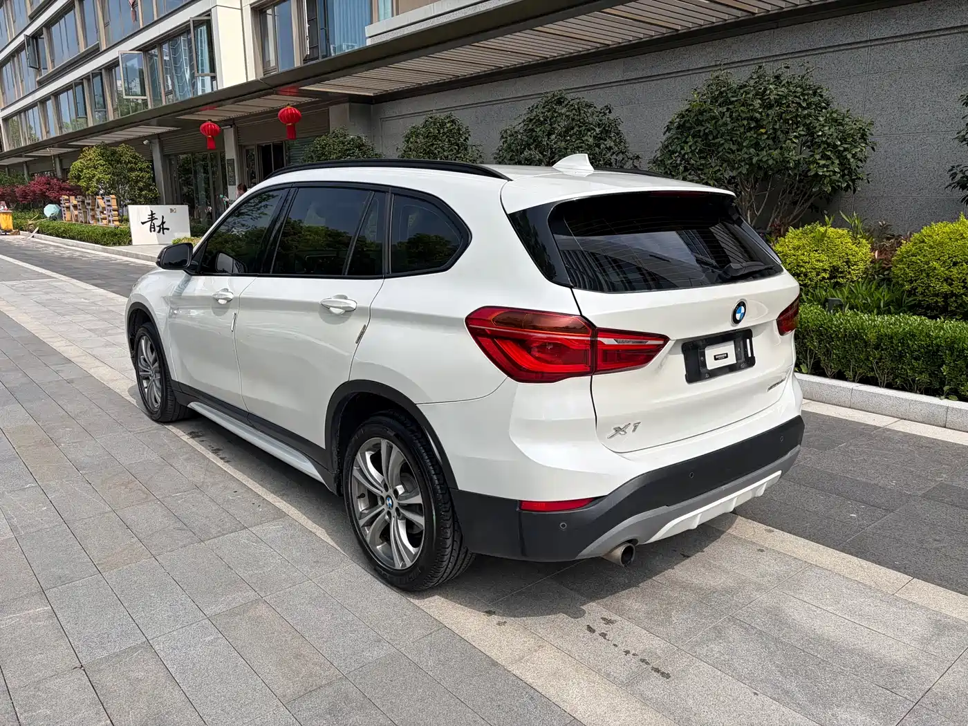 BMW X1 2018 sDrive18Li Premium Model фото 4