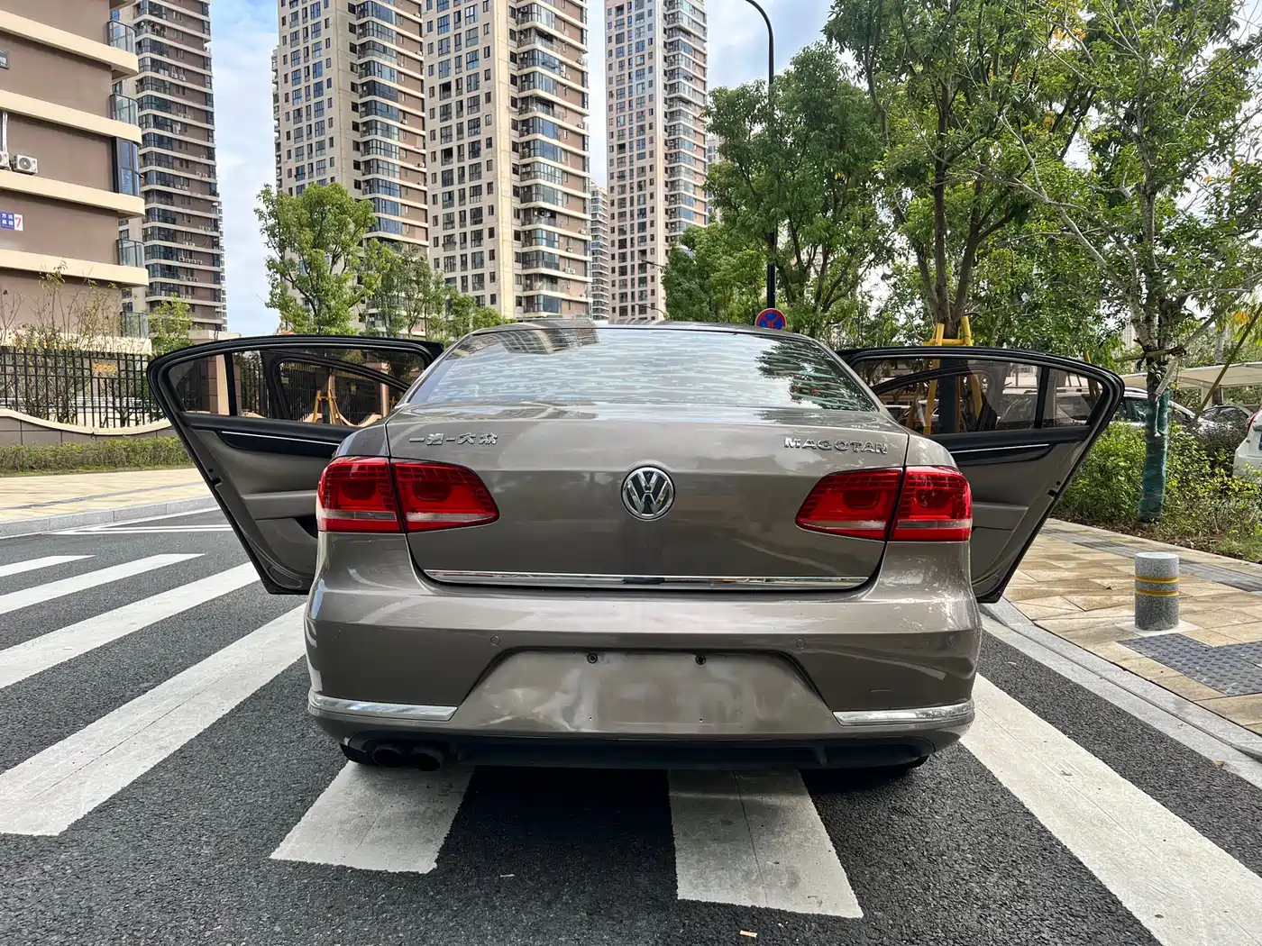 Volkswagen Magotan 2013 1.8TSI Premium фото 18