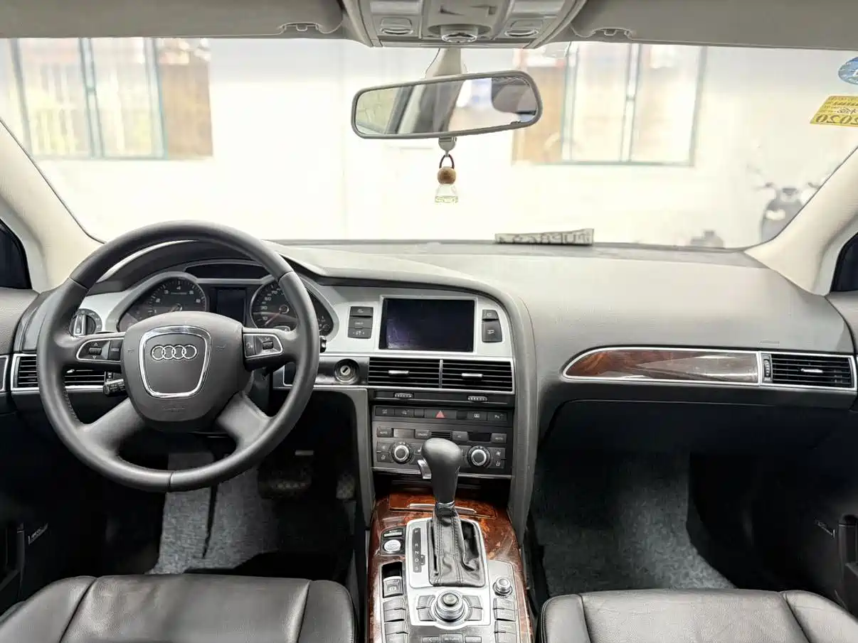 Фото 10 - Audi A6L