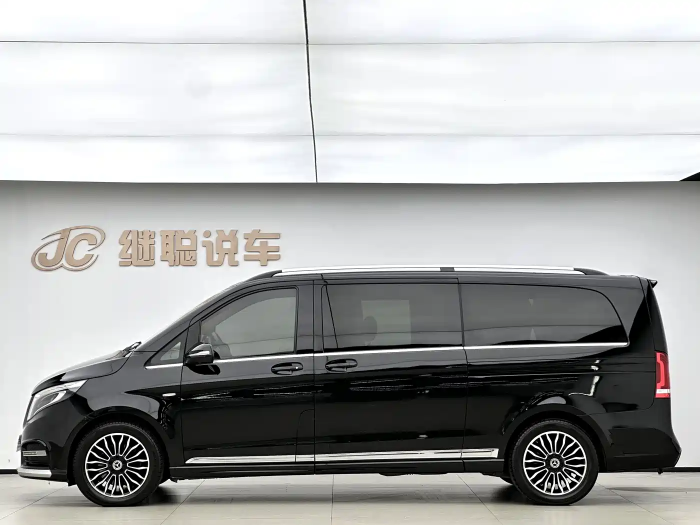 Mercedes-Benz V-Class 2018 V 260 L Premium Long Version China V фото 15