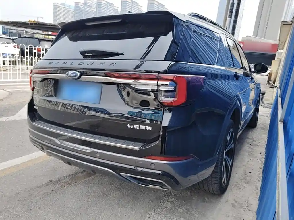 Photo 7 - Ford Explorer