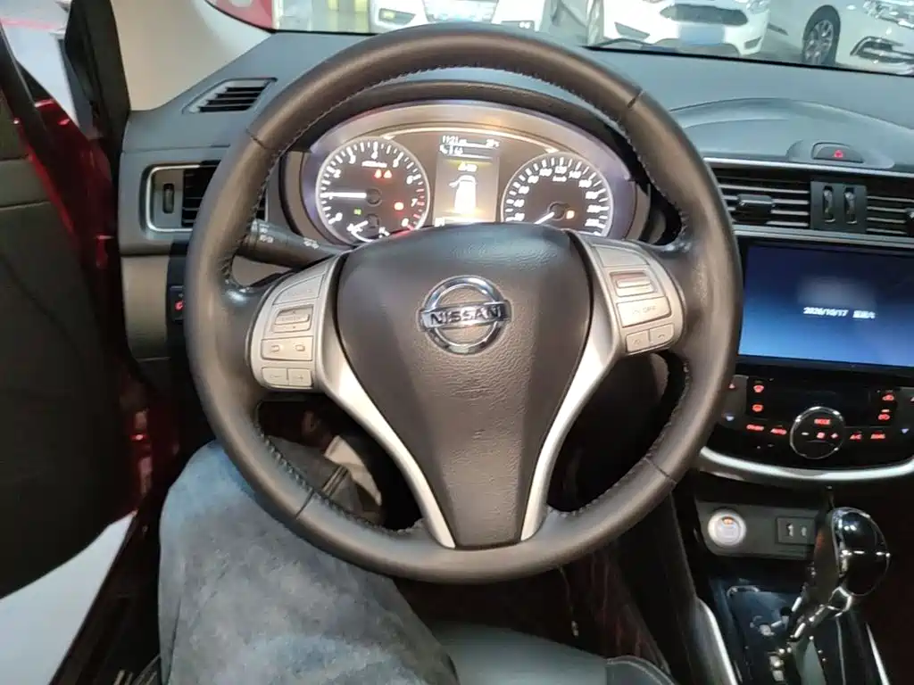 صورة 11 - Nissan Tiida