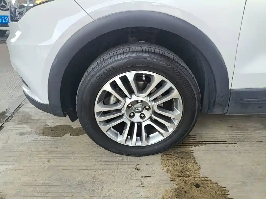 Qoros 5 2019 2019 1.6T Automatic Zhiyun Internet (AliOS) Premium Edition