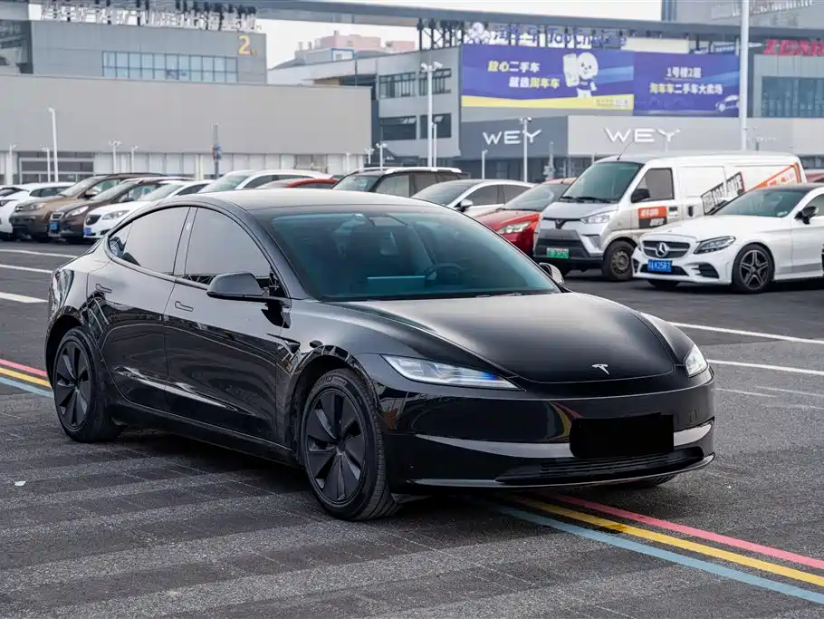 Фото 3 - Tesla Model 3