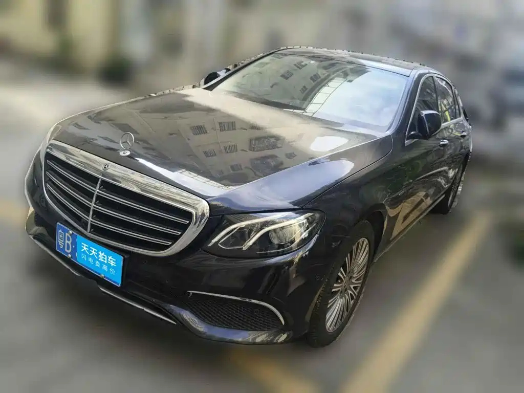 Фото 1 - Mercedes-Benz E-Class