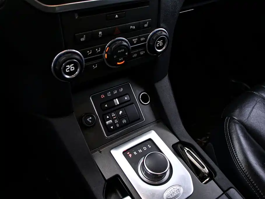 Land Rover Discovery 2016 3.0 SC V6 SE фото 9